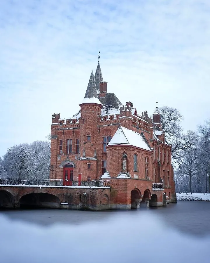 Bed and Breakfast Castle ten Berghe  à Bruges